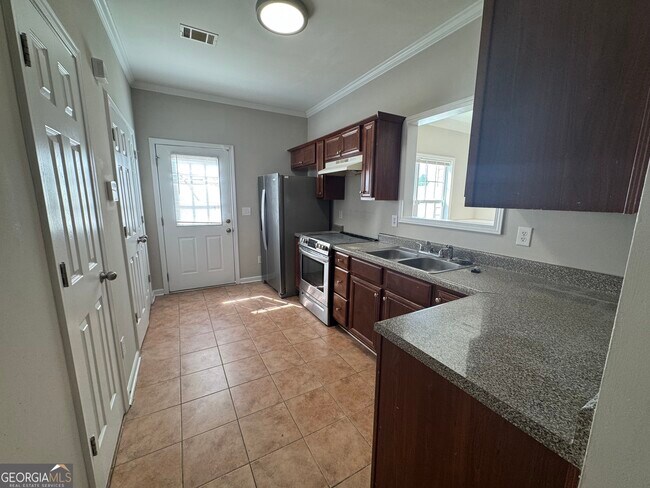 Building Photo - 272 Village Dr