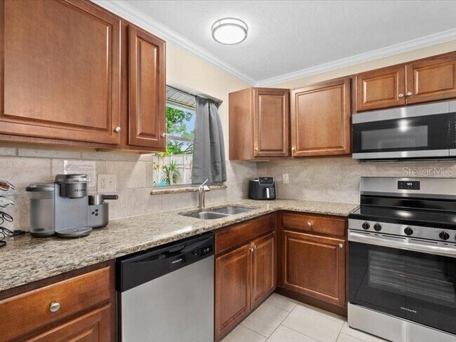 Building Photo - 2226 Fairfield Ave