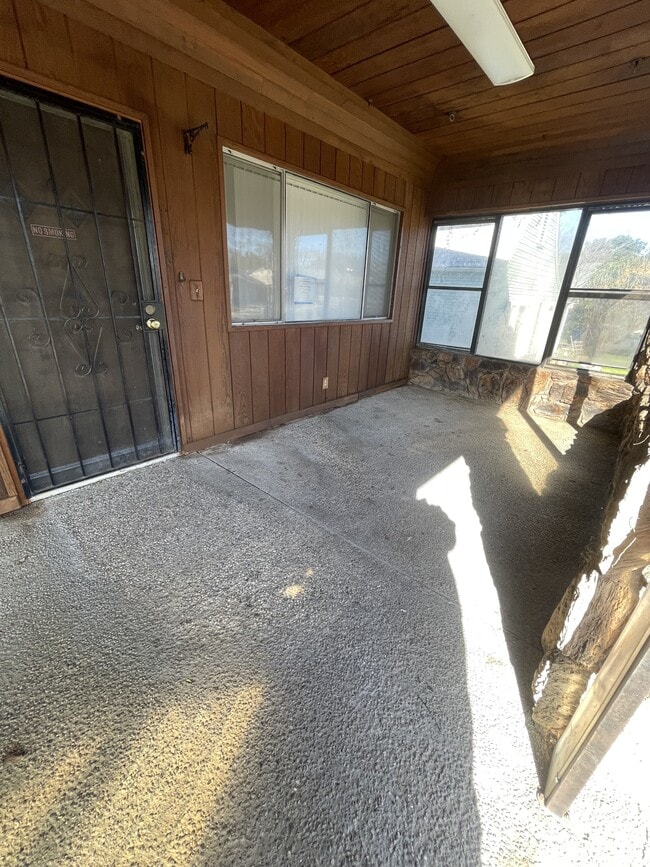 Building Photo - 1316 H St