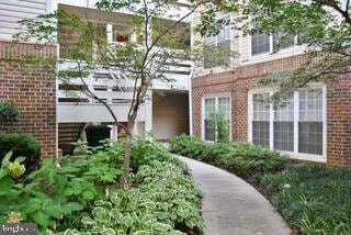 Building Photo - 240 S Reynolds St