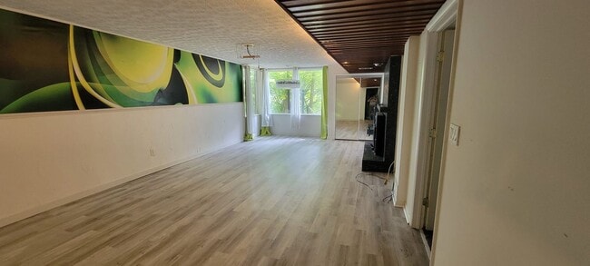 Building Photo - 4 bedrooms 3 baths beautiful house