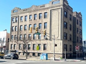 Building Photo - 203 Harrison Ave