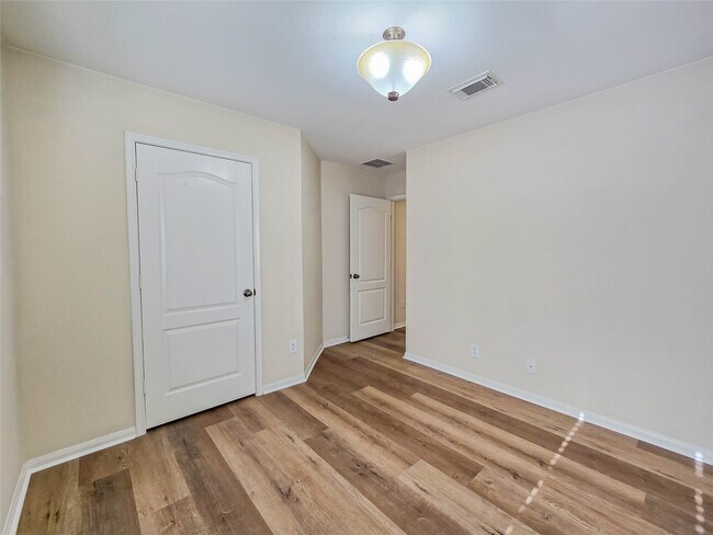 Building Photo - 17915 Landing Pines Trail