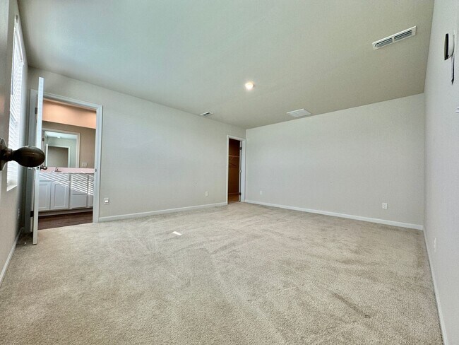 Building Photo - 4 Bedroom, 2.5 Bath Home w/ Office and 2 Car Garage