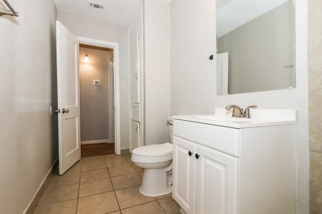 Building Photo - 2125 Dewberry Ln