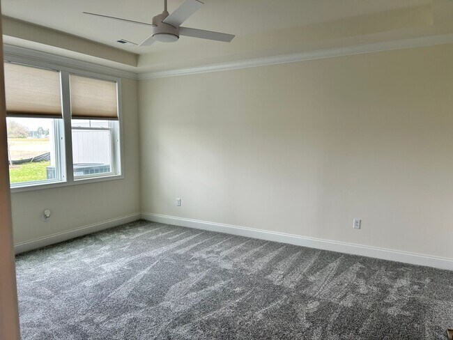 Building Photo - Large Townhome in Governors - East of Rout...