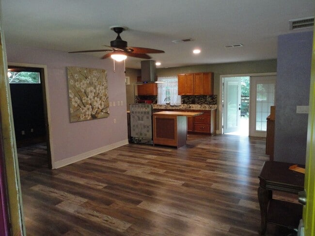Building Photo - Owner lookin for a 7 month Lease only