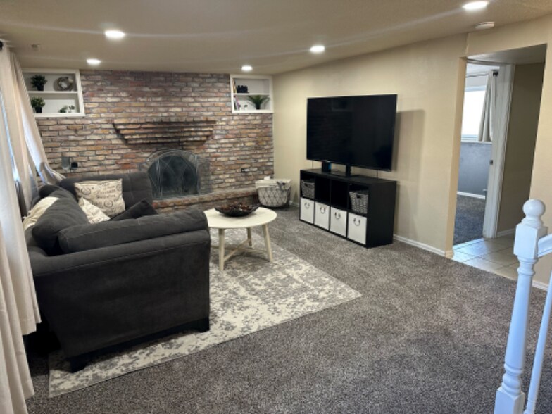 Building Photo - 1418 Fetterman Dr