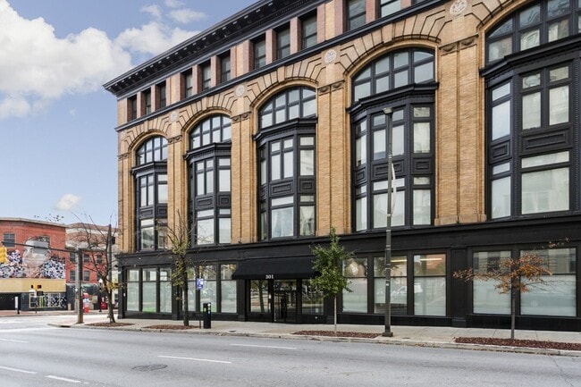 Building Photo - 319 W Franklin St