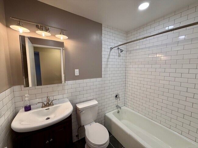 Building Photo - 1168 Main St