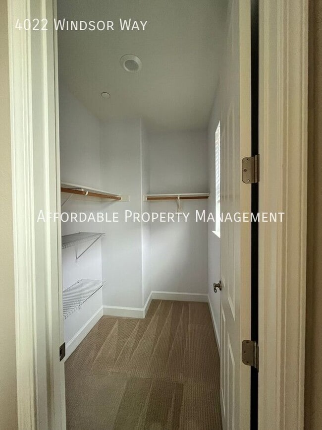 Building Photo - 4022 Windsor Wy