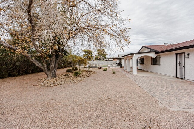 Building Photo - Charming one-story house