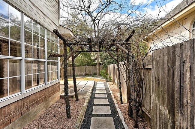 Building Photo - 11208 South Bay Ln