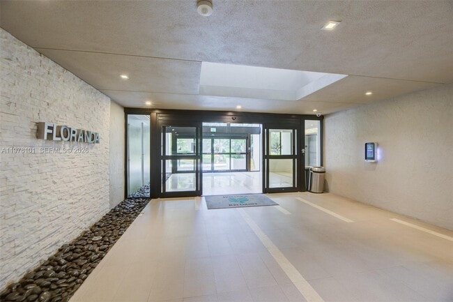 Building Photo - 161 Crandon Blvd