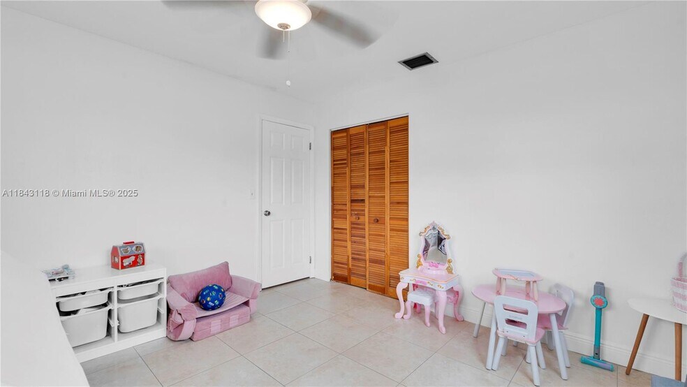 Building Photo - 1831 SW 98th Ter