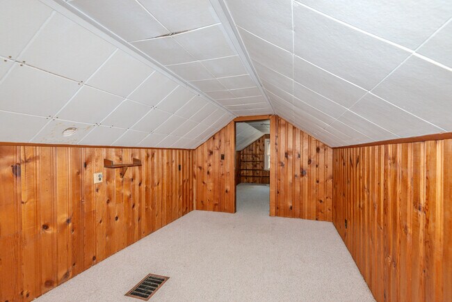 Building Photo - 810 Sylvan Ave