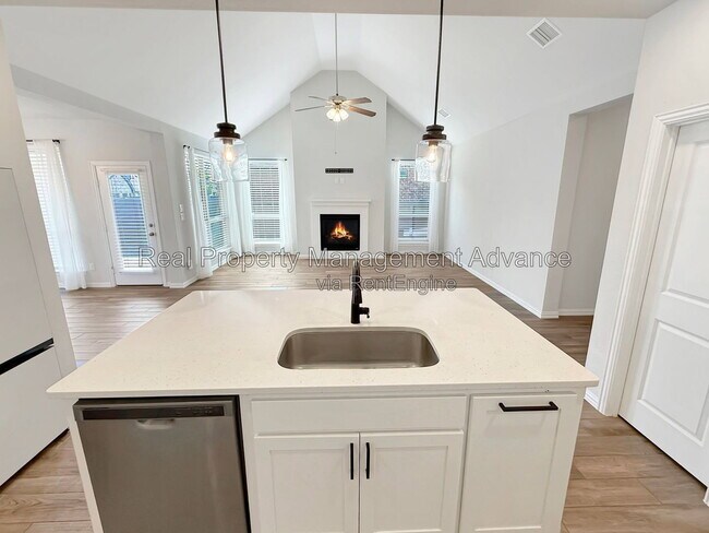 Building Photo - 516 Evergreen Rd