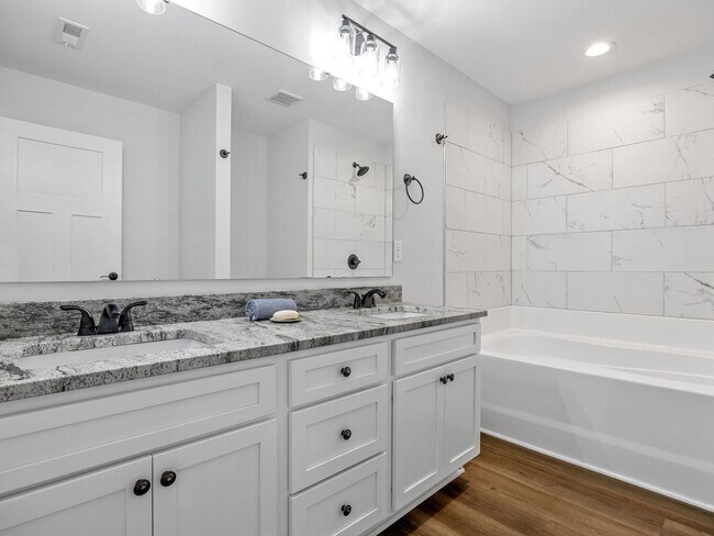 Building Photo - 3 Bed, 2.5 Bath - Lucky Penny - Furnished ...