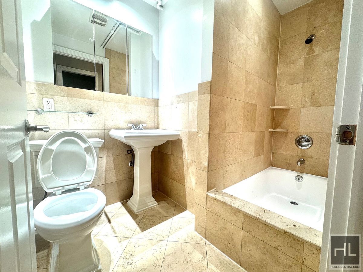 Building Photo - AVE A