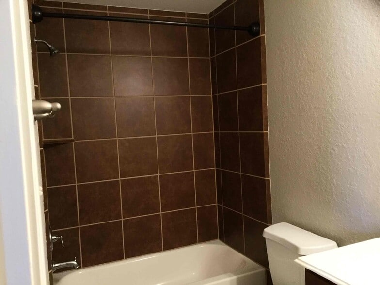 Building Photo - 139 Piney Pathway