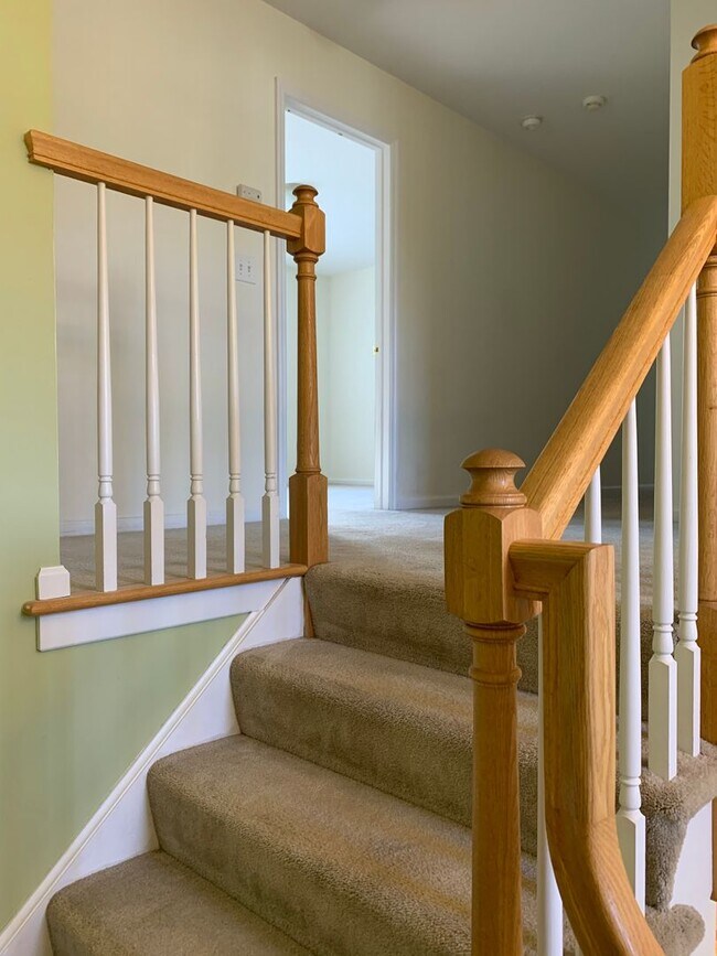 Building Photo - Beautiful Single Family For Rent NOW! Must...