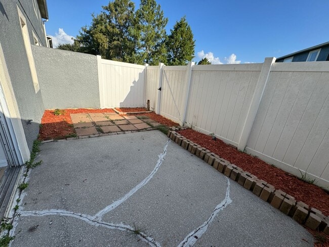 Building Photo - 12644 Somerset Oaks St