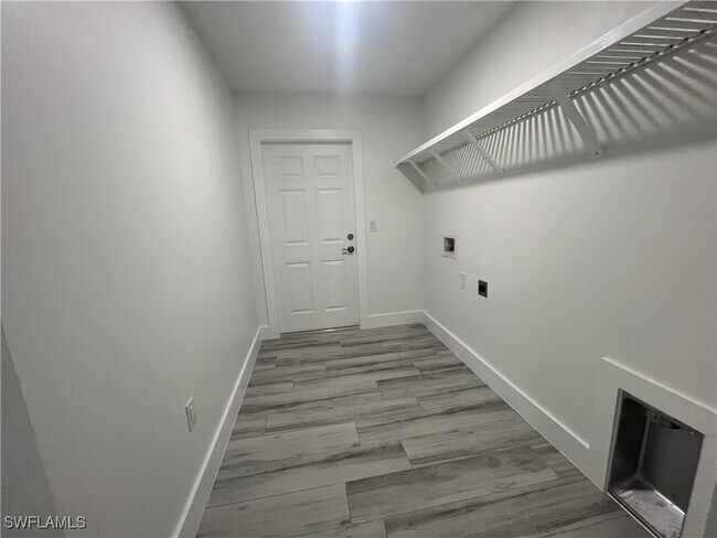 Building Photo - 609 NW 37th Ave