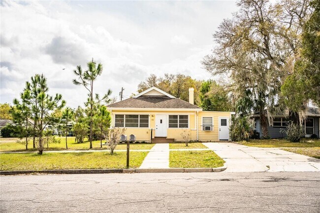 Building Photo - 412 E Tillman Ave