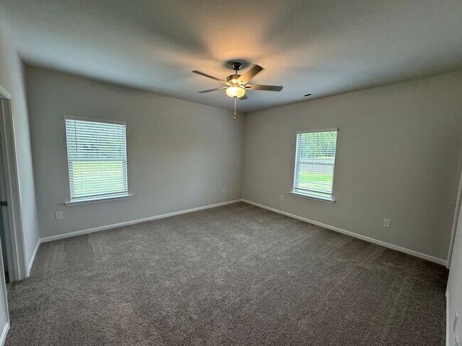 Building Photo - MOVE IN SPECIAL for Clift Farm home WITH F...
