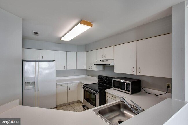 Building Photo - 7764 Mayfair Cir