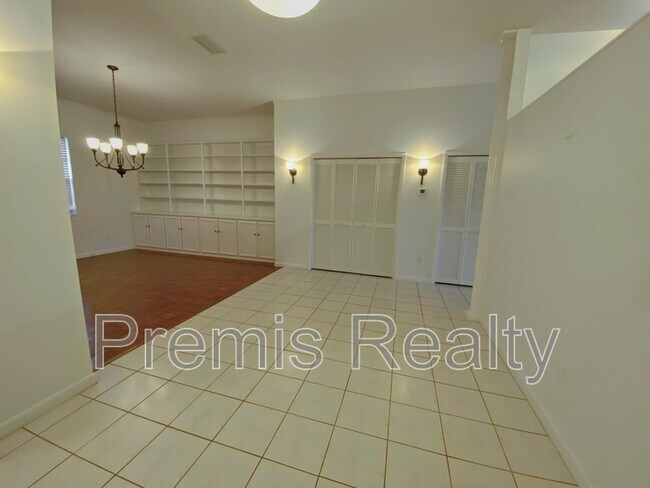 Building Photo - 642 Weathersfield Dr