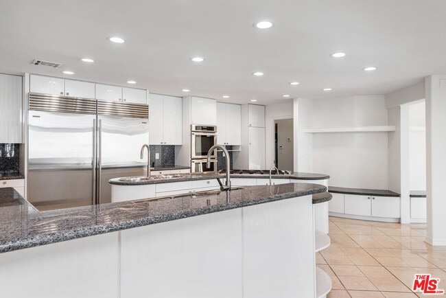 Building Photo - 7940 Vulcan Dr