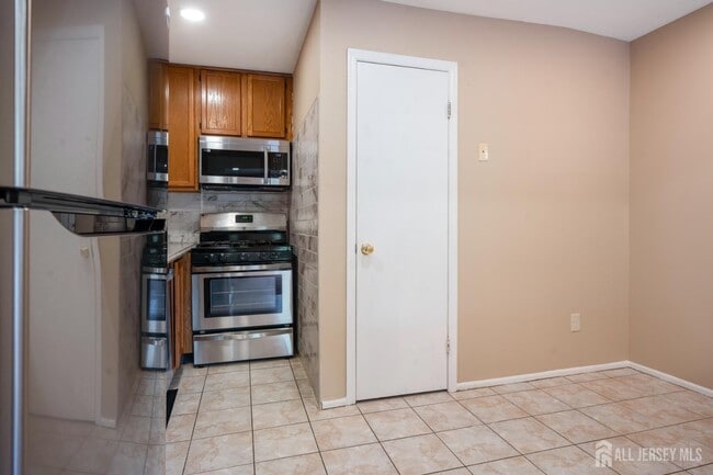 Building Photo - 4410 Birchwood Ct