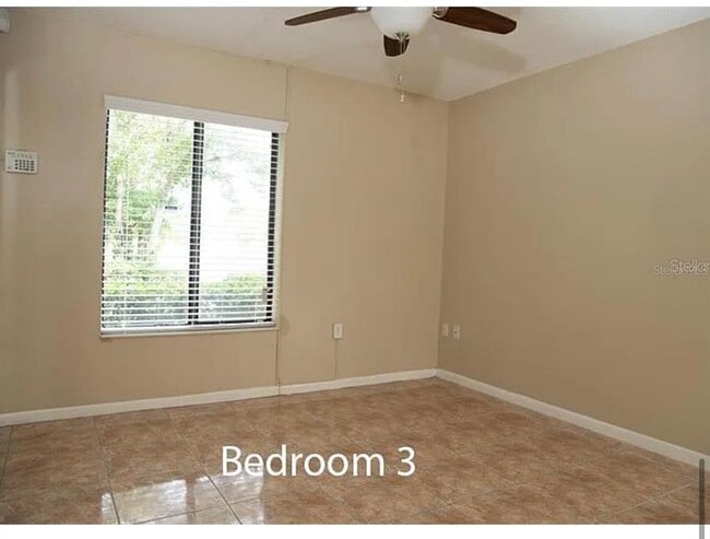 Building Photo - 1724 Pine Ridge Way W