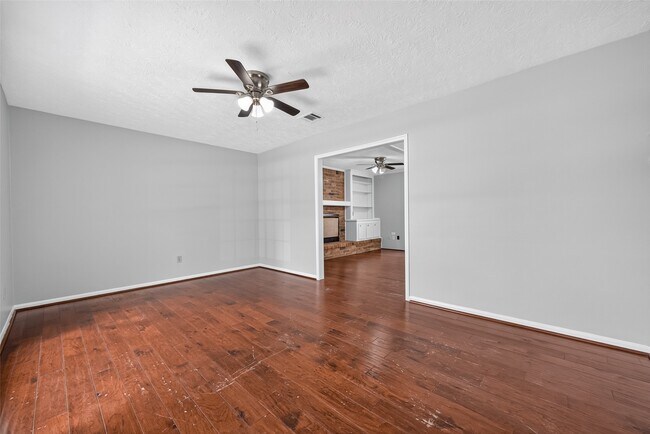 Building Photo - 5703 Green Timbers Dr