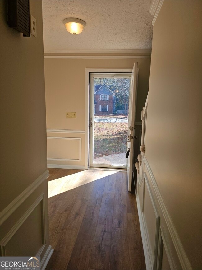 Building Photo - 102 Sauterne Way