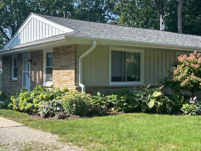 Building Photo - 1515 Autumn Dr
