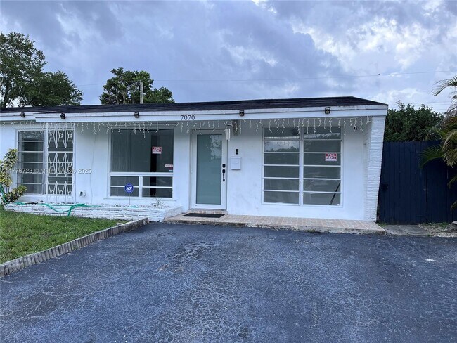Primary Photo - 7070 Raleigh St