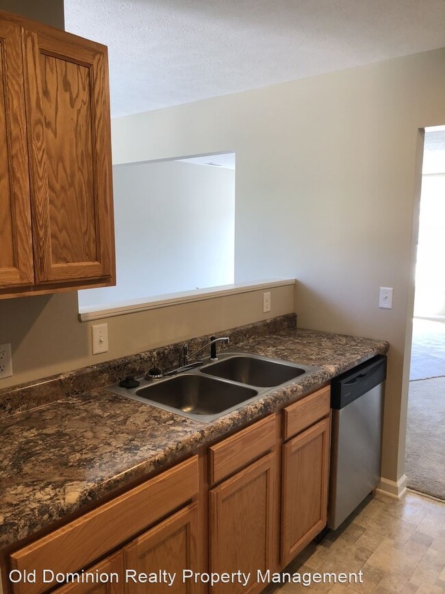 Building Photo - 3 br, 2.5 bath House - 441 Leslie Court