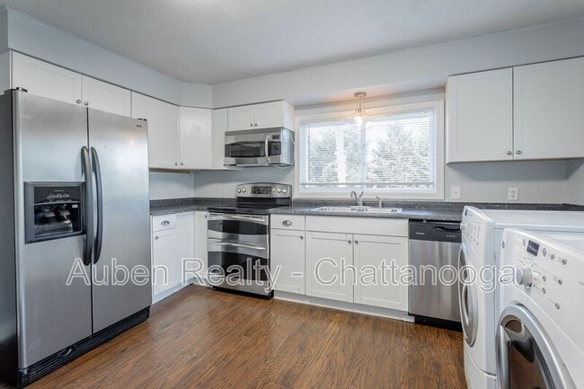 Building Photo - 2806 Silverdale Rd