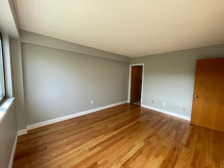 Building Photo - 1850 Beacon St