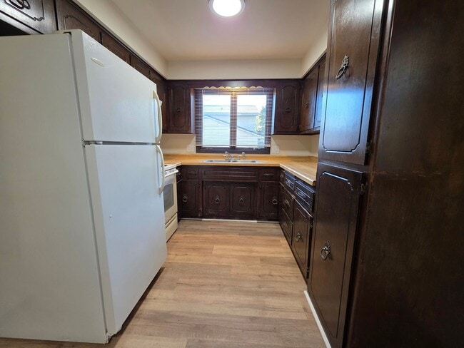 Building Photo - 624-626 Crestview Drive