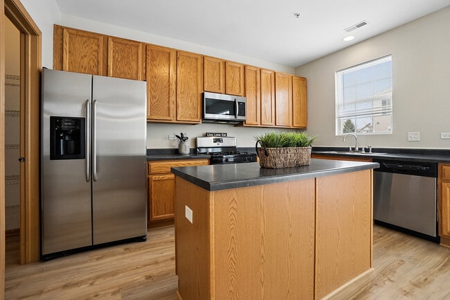 Building Photo - 3763 Bailey Rd