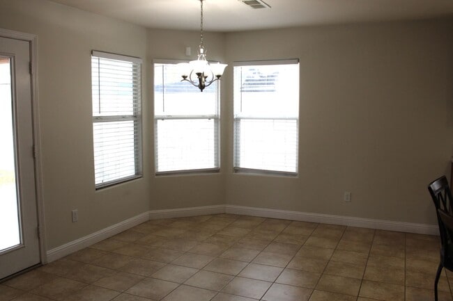 Building Photo - Beautiful Spacious Home for Rent Near Hosking and Mckee Area