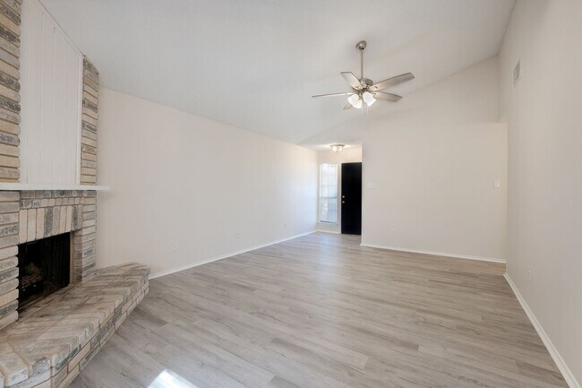 Building Photo - 629 Fern Meadow Dr