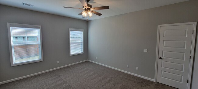 Building Photo - BEAUTIFUL HOME in the Desirable Hedgefield subdivision in Prattville.