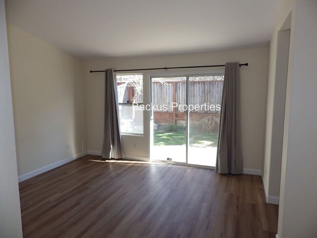Building Photo - Wonderful Four beddroom home on Chamise Dr...