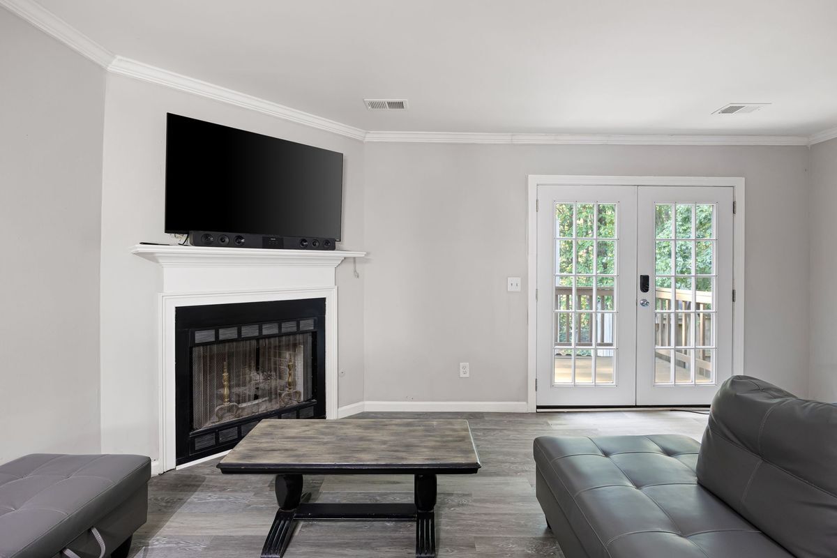 Building Photo - 1871 Grant Ct