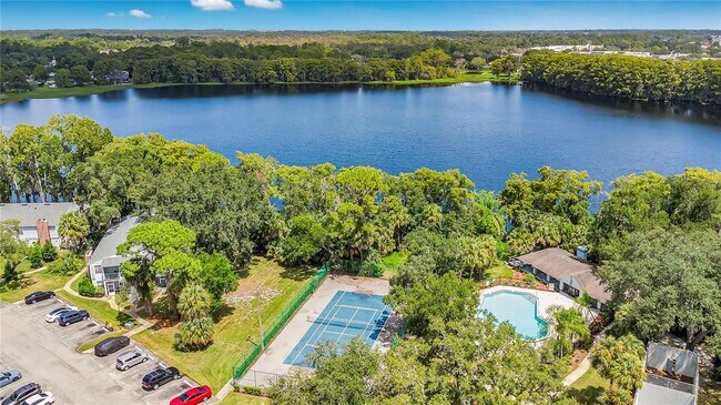 Building Photo - 305 Northlake Dr