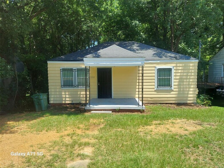 Exterior - 2505 Bay St